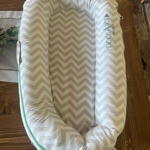 Dockatot Deluxe excellent condition